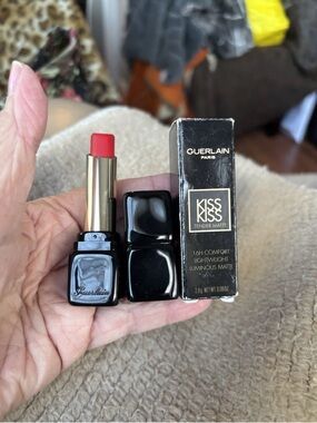 GUERLAIN KissKiss Tender Matte #775 Kiss Rouge Lipstick - Coral Red Shade. New!